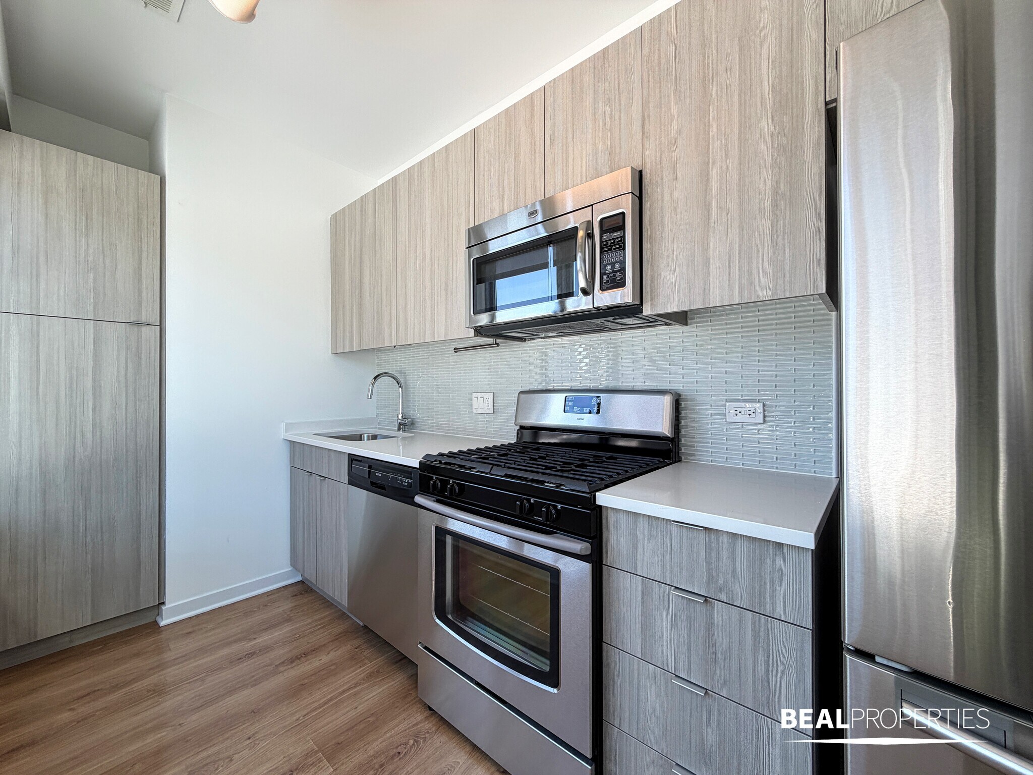 Building Photo - 548 W Webster Ave