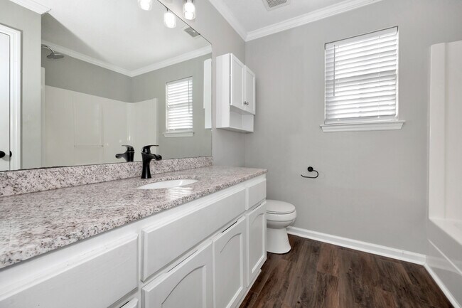 Building Photo - 103 N W Sugar Bluff Ln