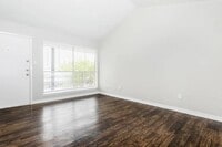 Building Photo - 4400 Memorial Dr