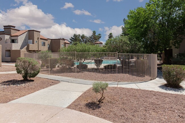 Building Photo - 2 bedroom in gated community with pool/spa...