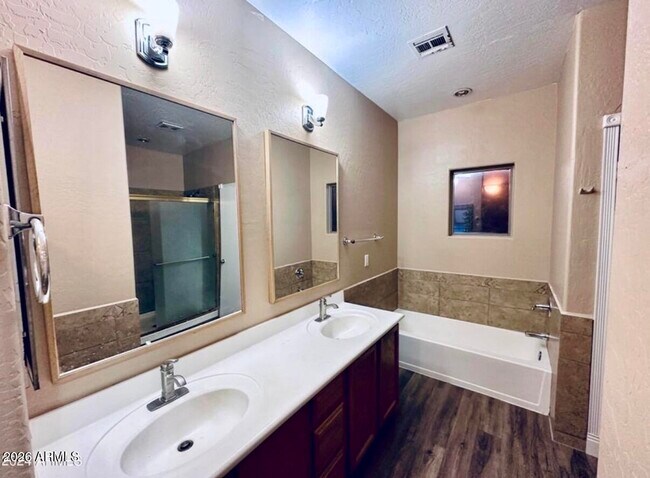Building Photo - 2027 E University Dr