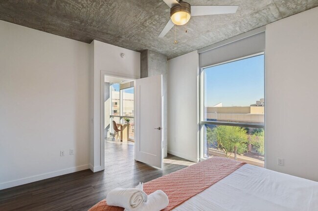 Building Photo - 222 E Jefferson St