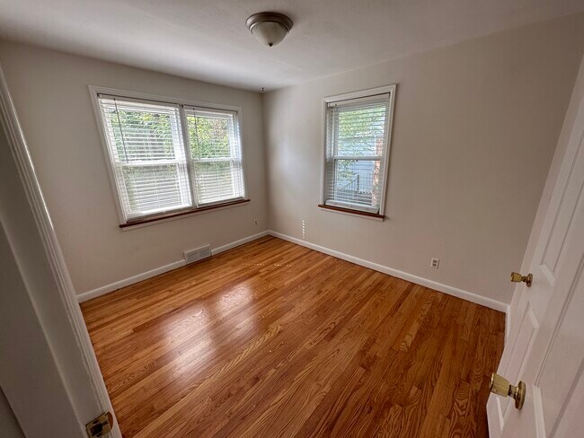 Building Photo - 1113 Twinbrook Dr
