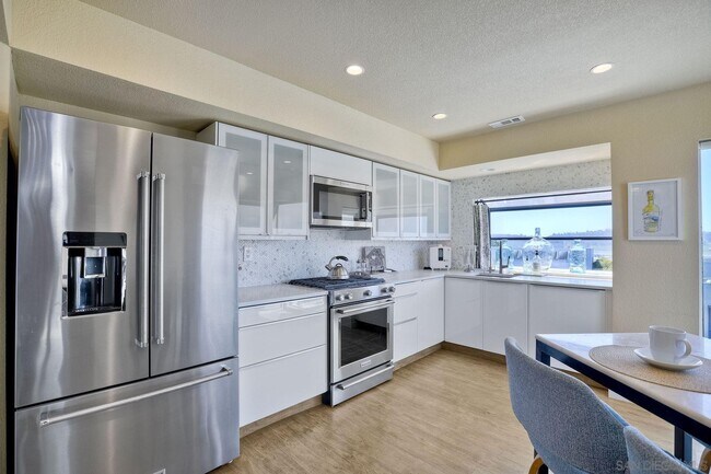 Building Photo - 1043 Freedom Ct