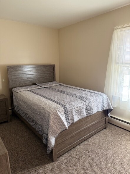 Bedroom (different angle - 132 Putnam Pike