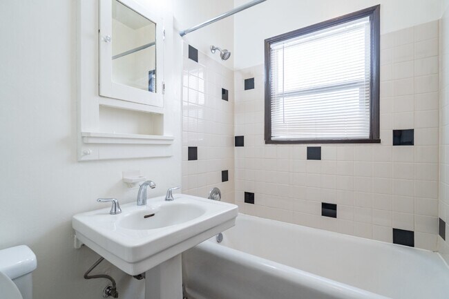 Building Photo - Balboa/North Park Large Studio w/ A/C and ...