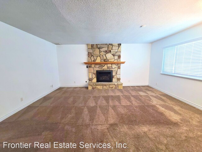 Building Photo - 3 br, 2 bath House - 4112 Charter Oaks Ave