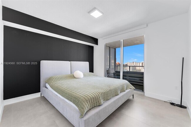 Building Photo - 300 Sunny Isles Blvd