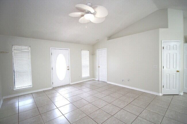 Building Photo - Spacious 3BD/2BA Brick Home Near UWF with ...