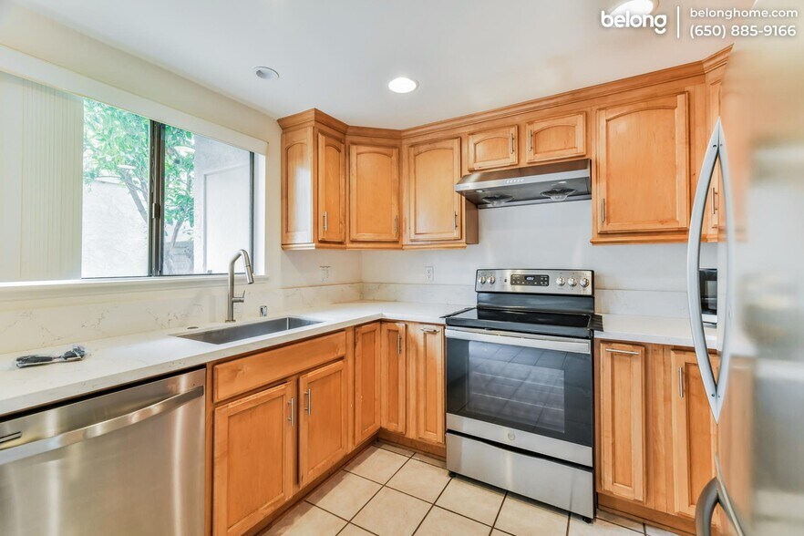 Building Photo - 27907 Ridgecove Ct N
