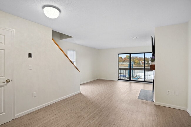 Building Photo - 7 River Rd