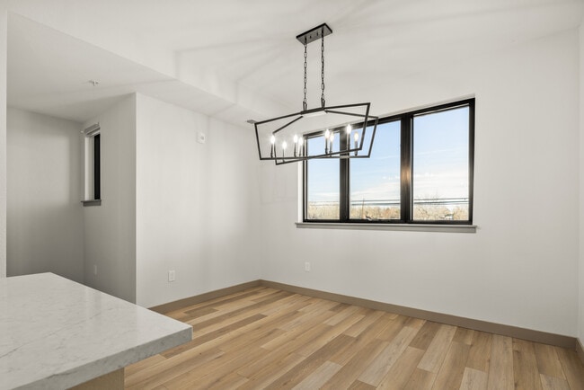 Building Photo - 1390 Pierce St