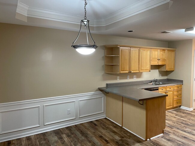 Building Photo - Town Home For Rent