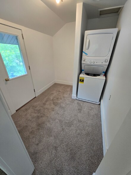 Building Photo - 540 Dunkirk Ave