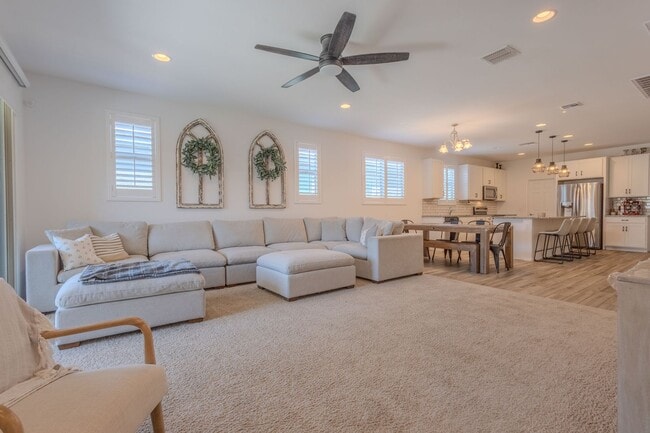 Building Photo - 3 Bedrooms, 2.5 Bathrooms