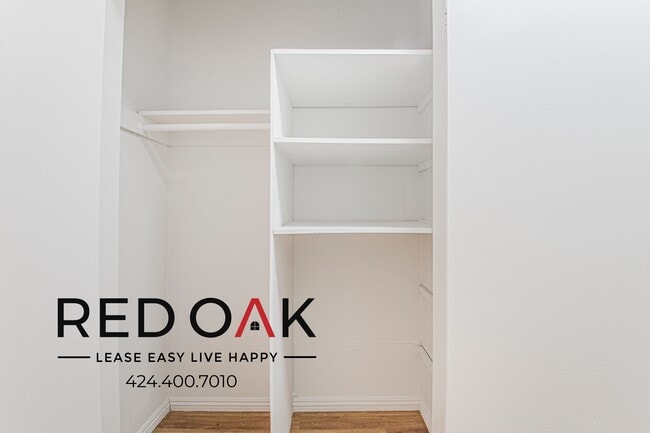 Building Photo - 10535 Lindley Ave