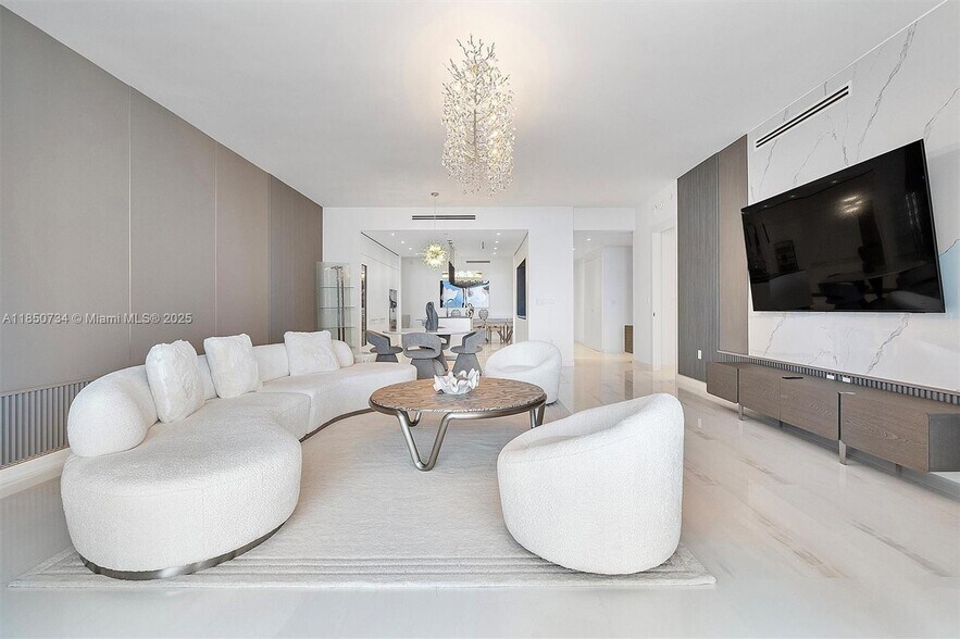 Building Photo - 300 Biscayne Blvd Way