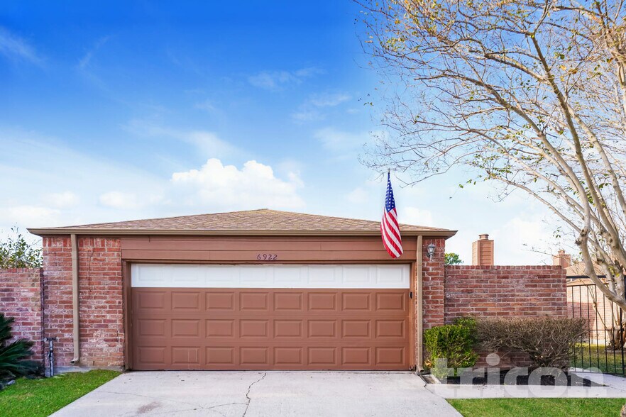 Primary Photo - 6922 Clee Ln