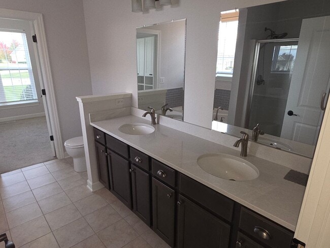 Building Photo - Like New 5 bedroom Pewaukee home in Broken...