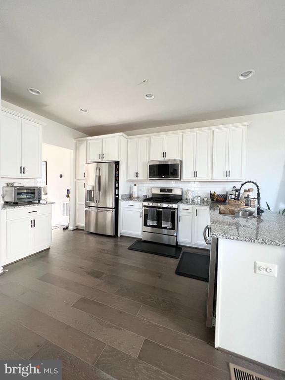 Building Photo - 3501 Landing Way