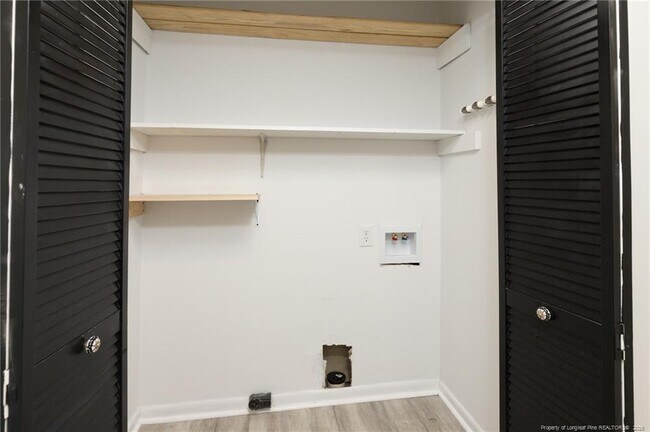 Building Photo - 1000 Tyler Dr