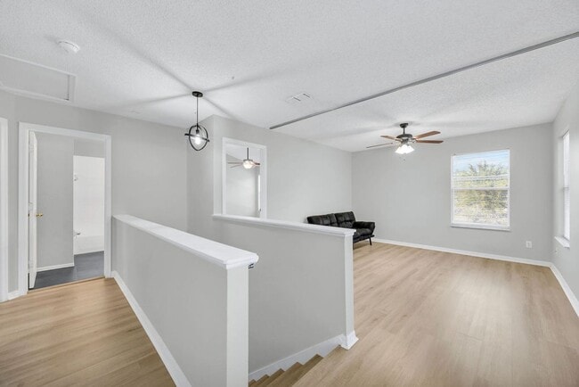 Building Photo - Nice 3/2.5 Home in East Orlando with 2-Car Garage