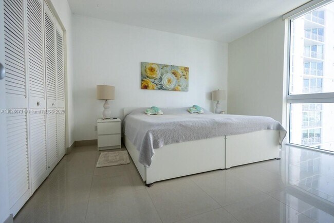 Building Photo - 335 S Biscayne Blvd