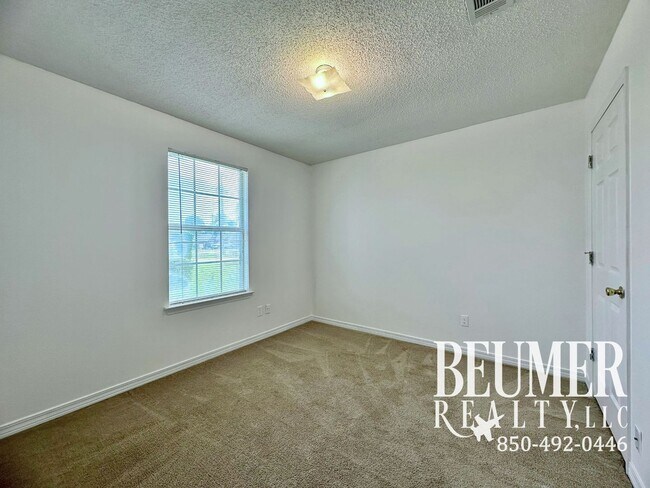 Building Photo - Fantastic Located Home Near NAS for Rent