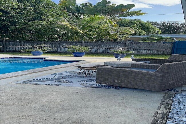 Building Photo - 827 NE 140th St