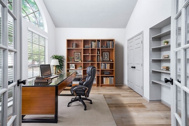 Building Photo - 83 S Spiral Vine Cir