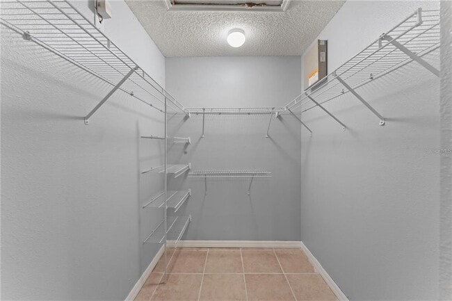 Building Photo - 408 Magpie Ct