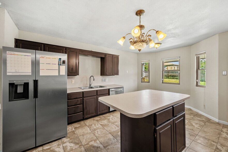 Building Photo - 4307 Stallion Dr