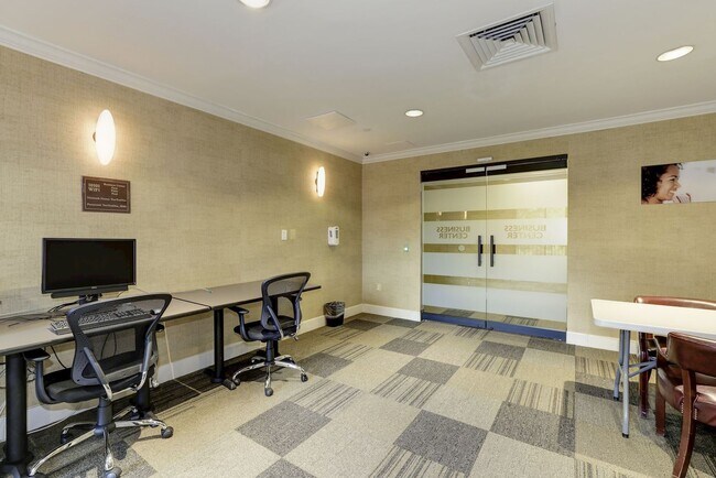 Building Photo - 1 Bed 1 Bath - Rockville Condo - Completel...