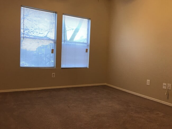 Building Photo - Awesome 1/1 in Great Location