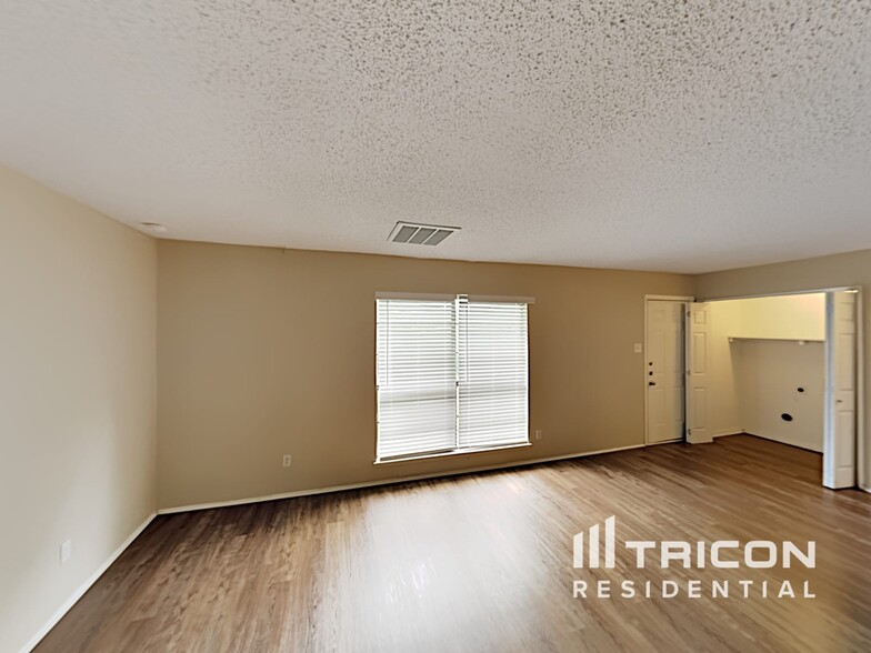 Building Photo - 1610 Pilot Way