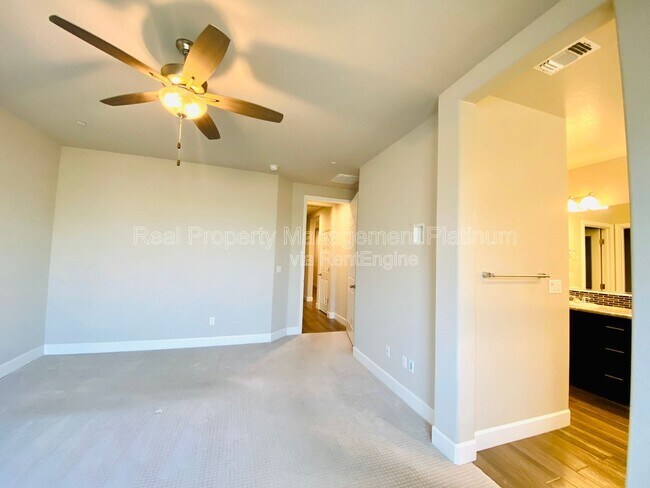 Building Photo - 1046 Lindsay Ln