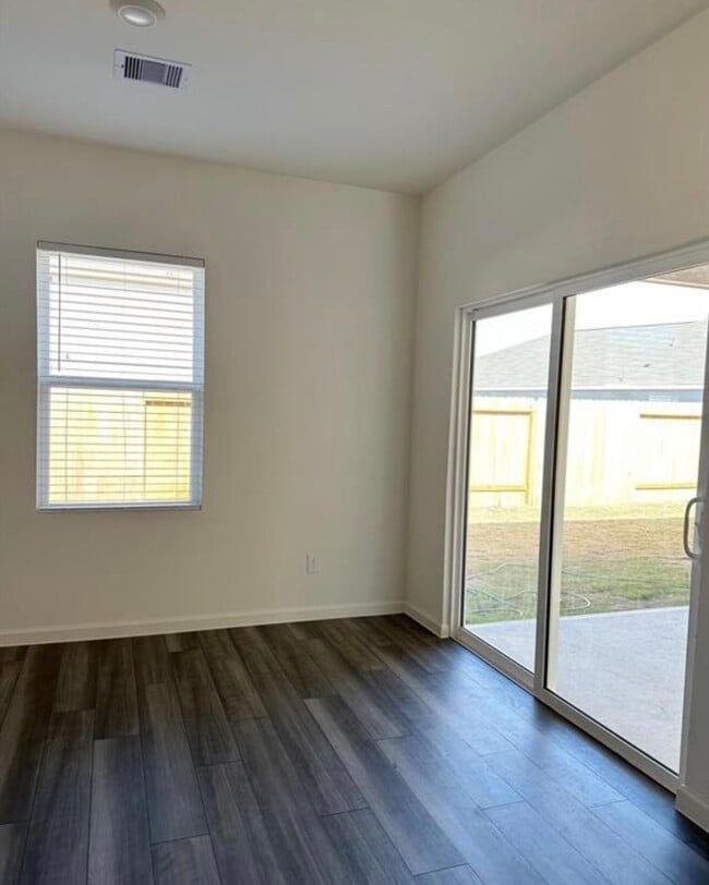 Building Photo - 4017 Silver Linden