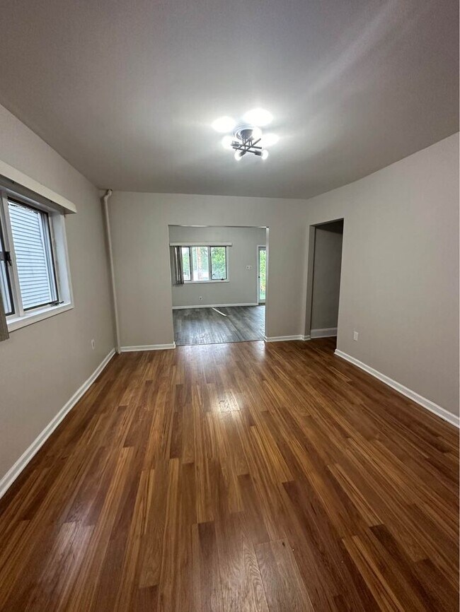 Building Photo - 1250 S 6th Ave