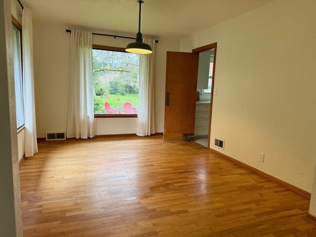 Building Photo - 2021 Taft Ave