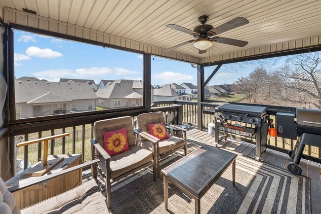 Building Photo - 222 Cooper River Wy