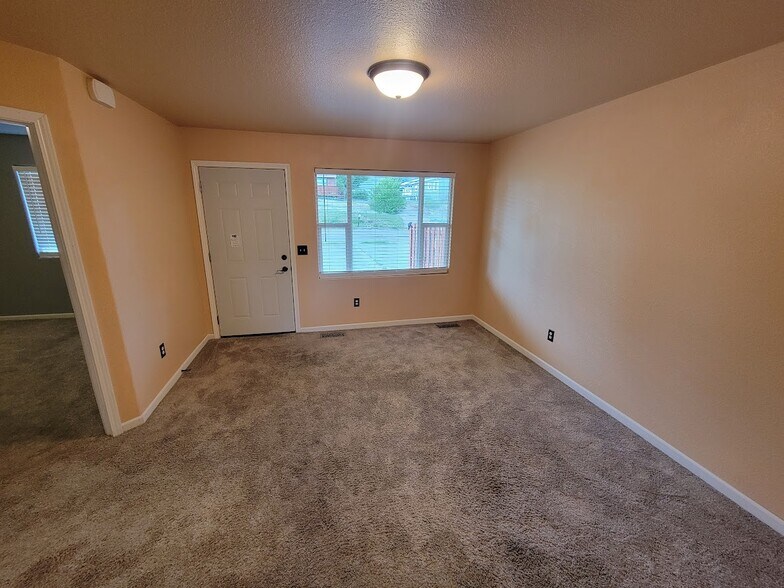 Building Photo - 714 Joy Ave