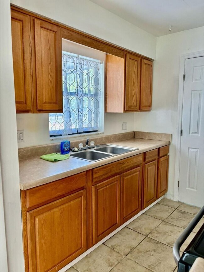 Building Photo - 4523 Ligustrum Way