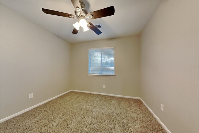 Building Photo - 2203 Longleaf Pines Ln