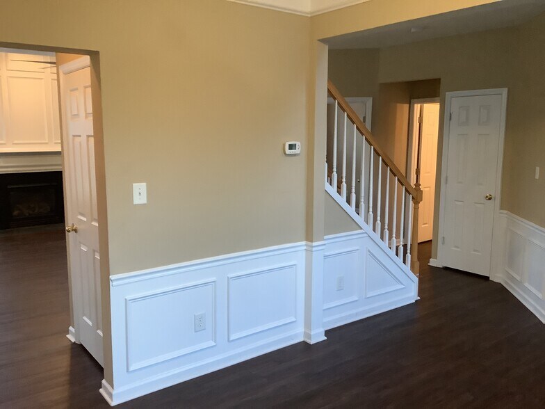 Building Photo - 1432 Cantwell Ct
