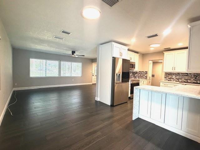 Building Photo - 704 W 11th Ave