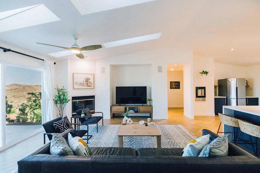 Building Photo - 7370 North Park