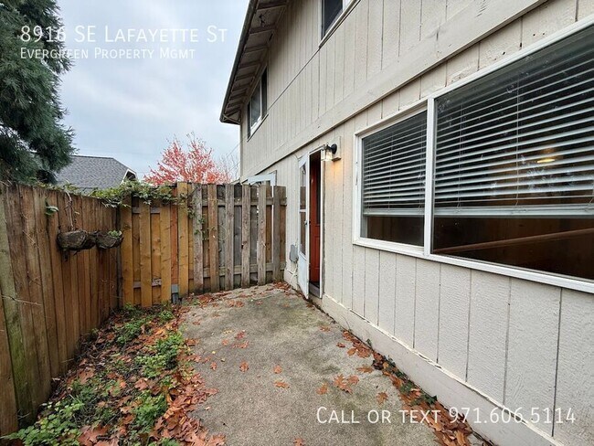 Building Photo - 8916 SE Lafayette St