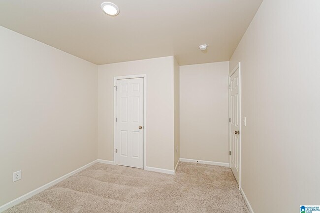 Building Photo - 160 Jonathan Dr