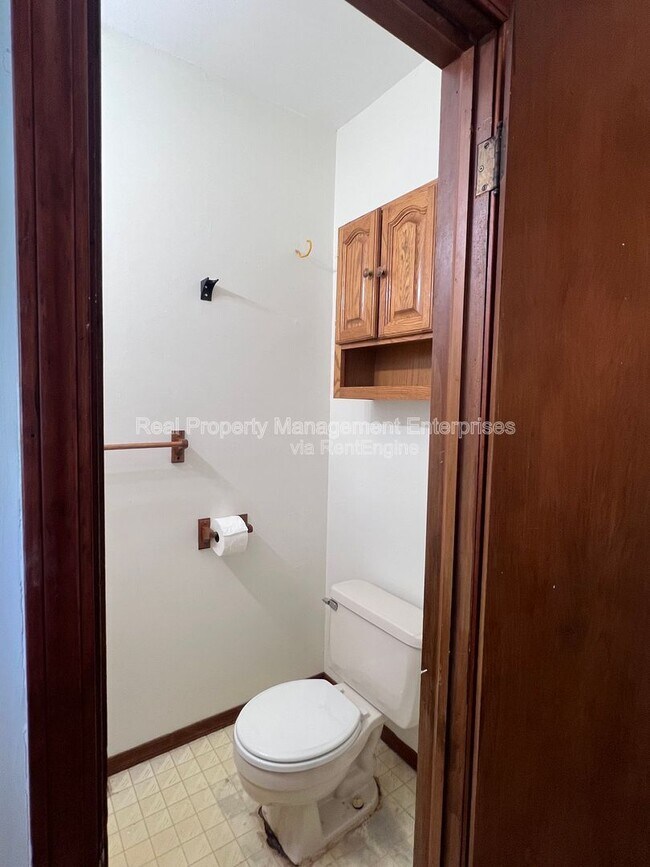 Building Photo - 204 Wolf Ln