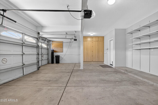 Building Photo - 4302 E Mossman Rd